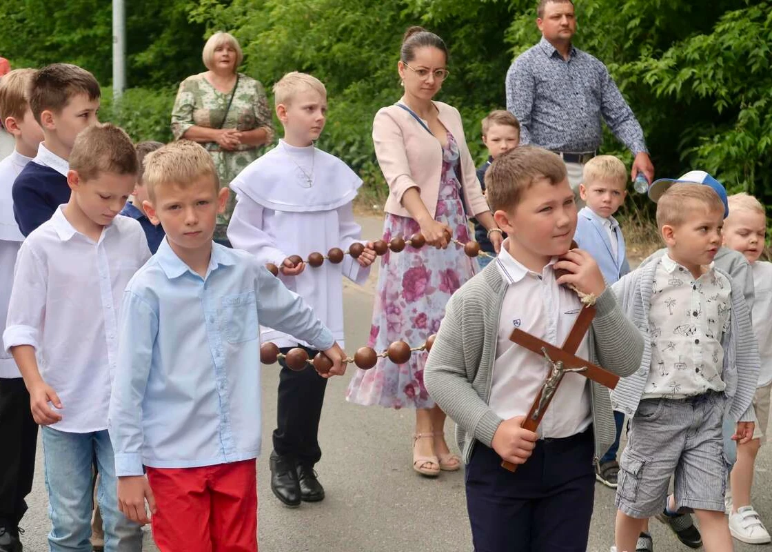 Różaniec Rodziców za Dzieci Parafia Narodzenia NMP w Dąbrowicy Parafia Dąbrowica foto 1