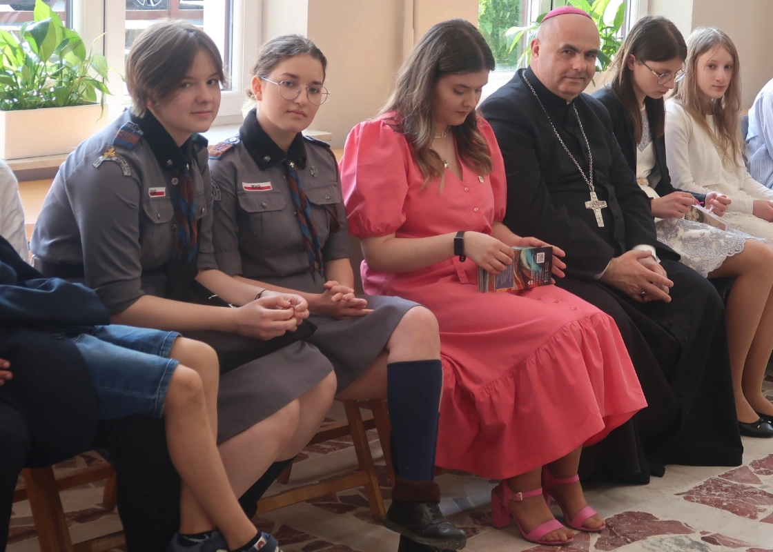 Zastęp Harcerek Nurt ZHN Parafia Narodzenia NMP w Dąbrowicy Parafia Dąbrowica foto 4