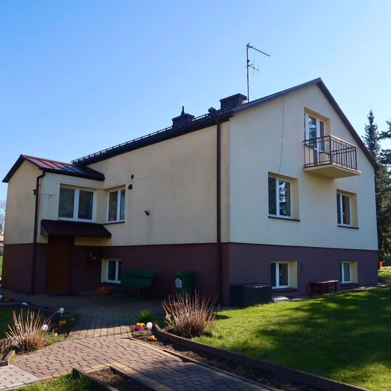 Siostry Pasterzanki Zgromadzenie Służebnic Matki Dobrego Pasterza Congregatio Ancillarum Matris Boni Pastoris Zgromadzenie zakonne bezhabitowe Dom zakonny foto Parafia Dąbrowica